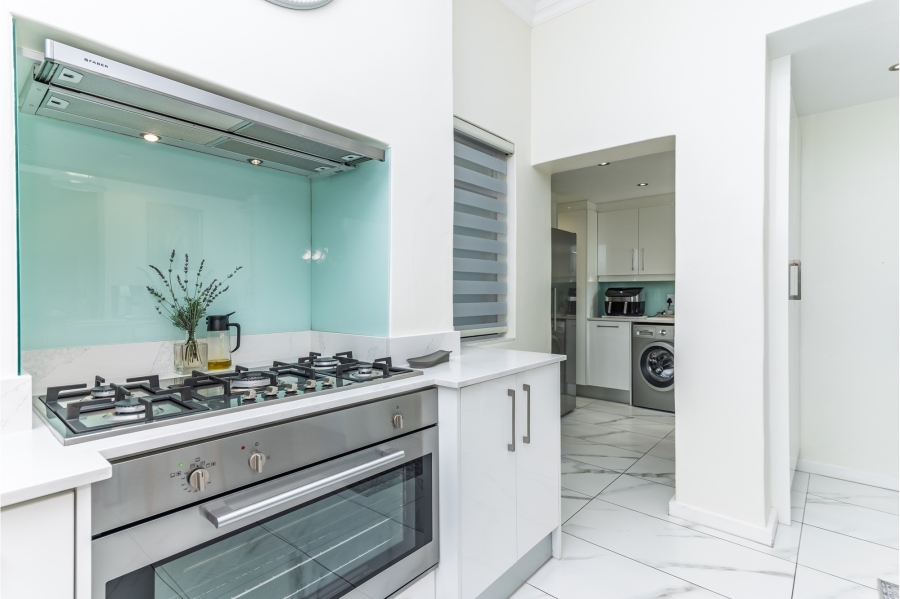 3 Bedroom Property for Sale in Cairnside Western Cape